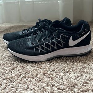NIKE WORN ONCE ZOOM PEGASUS 32